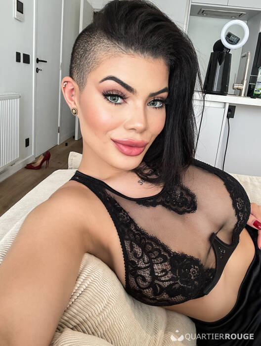 Mary BelleRouge (Photo)