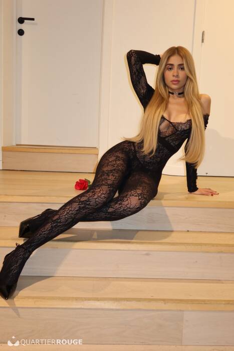 CARINA GFE ANAL (Photo)