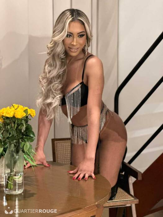 Sabrina Mazi (Photo)