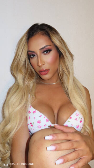 Sabrina Mazi (Photo)