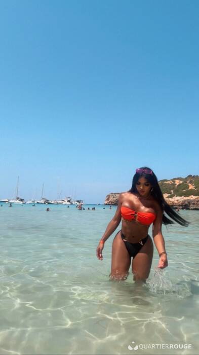 NATASHA PARTY (Photo)