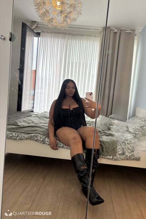 Alice bombom le meilleur anal et fellation (Photo)