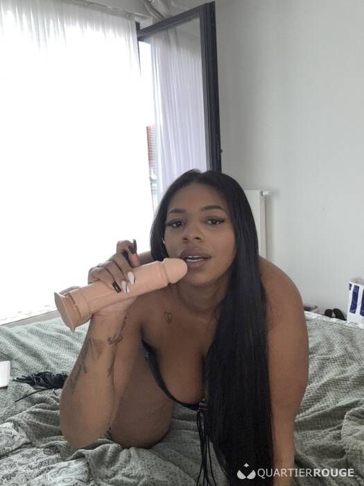 Alice bombom le meilleur anal et fellation (Photo)