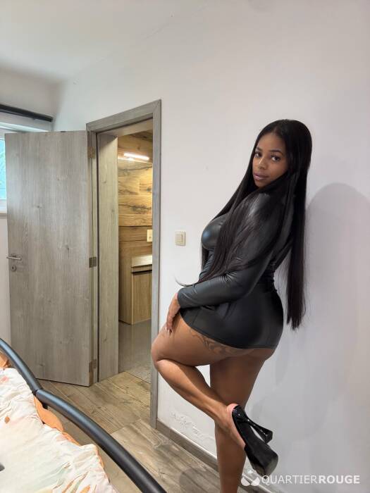 Alice bombom le meilleur anal et fellation (Photo)