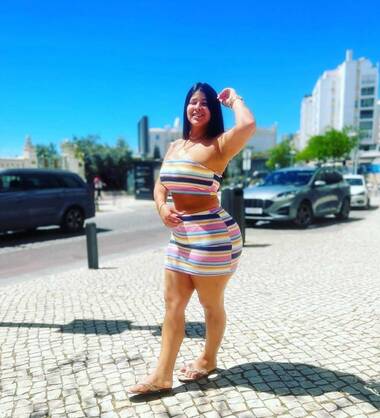 Chatte très HUMIDE 69