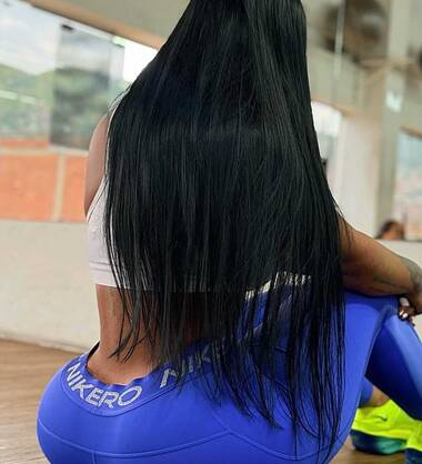 Chatte très HUMIDE 69