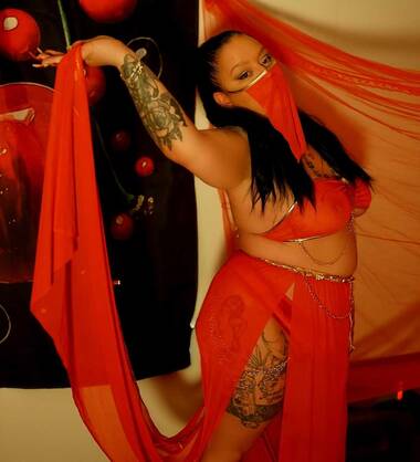 Julia ~  les mille et une caresse