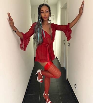 Latina très chaude et fêtarde