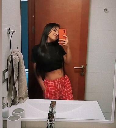 Caroline super girlfriend