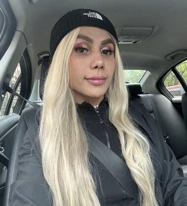 Katy blonde chaude  bite XXL