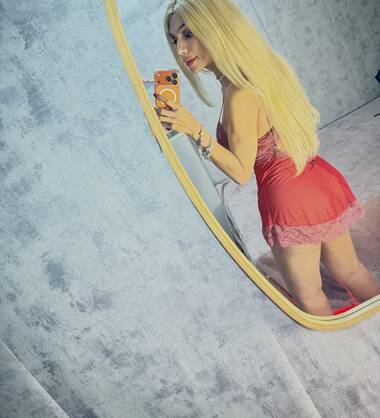 Katy blonde chaude  bite XXL