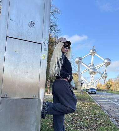 Katy blonde chaude  bite XXL