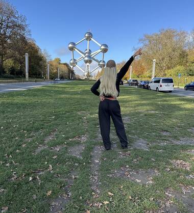 Katy blonde chaude  bite XXL