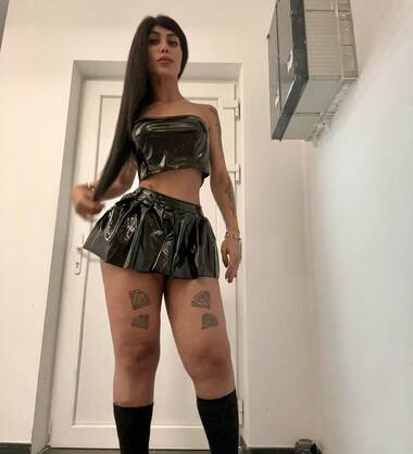 Katy Gabriella 23cm tres chaud .