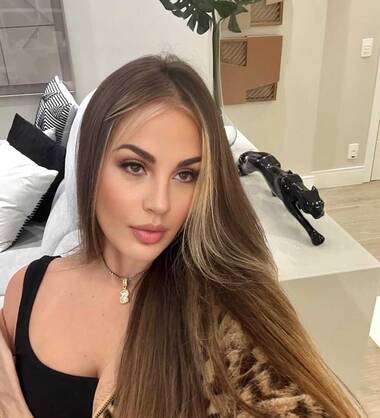 Isabelle super girlfriend