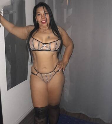 LA SEXY MILF  AMELIA