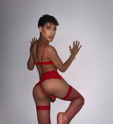 Zahia HOT