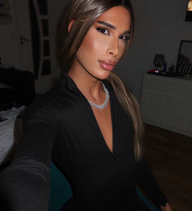 Zahia HOT