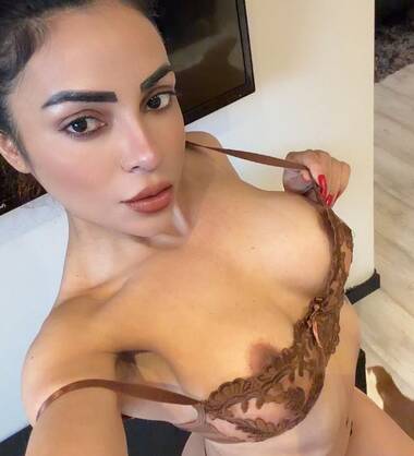 Anitta Petite
