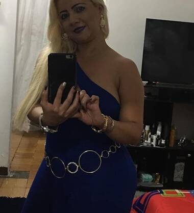 Lorena Blonde très sexy