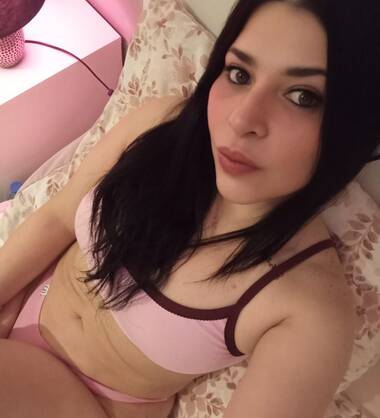 la belle brune Daniela