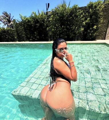 Vitoria super girlfriend