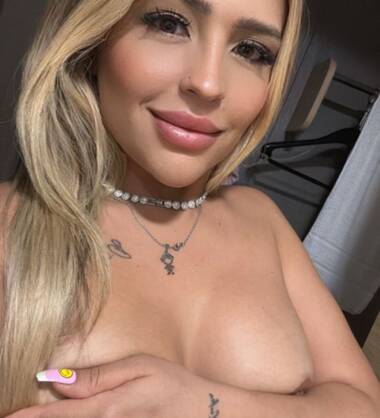 Mia GFE