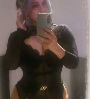 Lucia mature refine et sensual