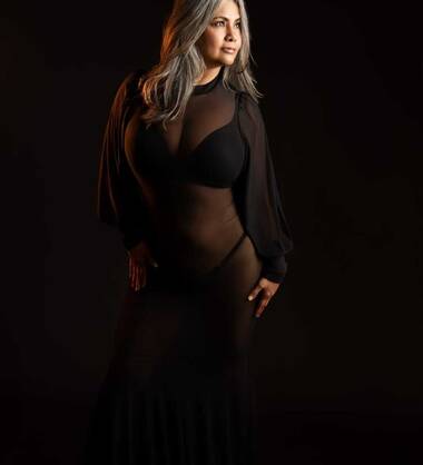 Lucia mature refine et sensual