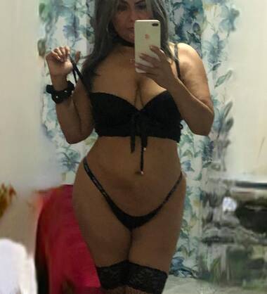 Lucia mature refine et sensual