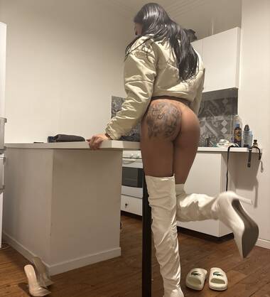 Jadhe / Votre meilleure escorte