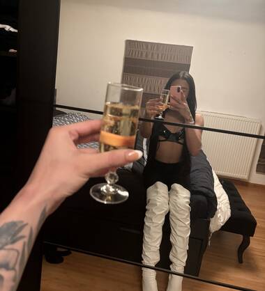 Jadhe / Votre meilleure escorte