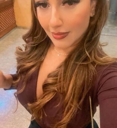 Pyetra Une femme douce, attirante et agrable