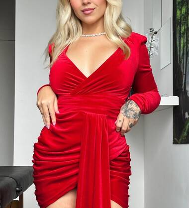 Mia hot