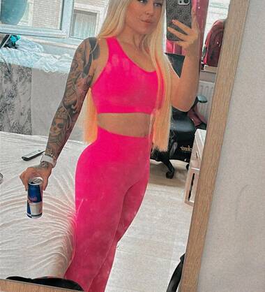 Mia hot