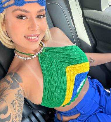 Mia hot