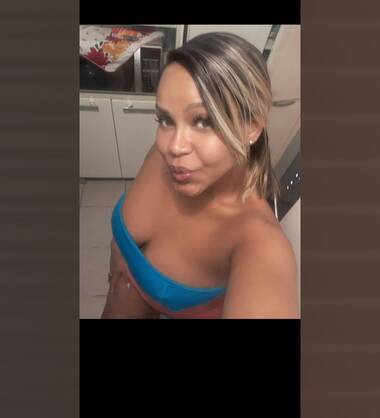 Salut, je suis Amorena, la belle