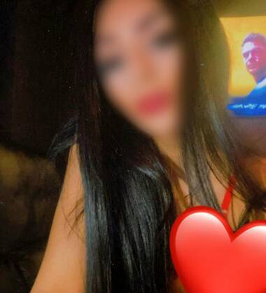 Fille tres, tres dominante