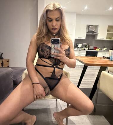 Pamela hot