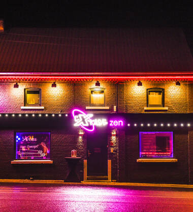 Bar l\'Xtase Zen Hôtesses champag