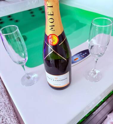 Bar l\'Xtase Zen Hôtesses champag