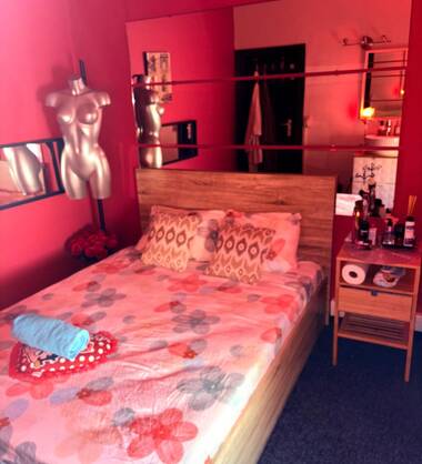 Bar l\'Xtase Zen Hôtesses champag