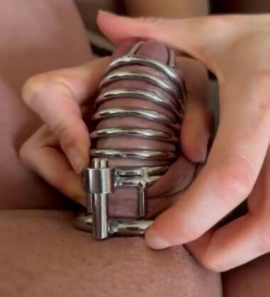 Le voisin pervers est de retour