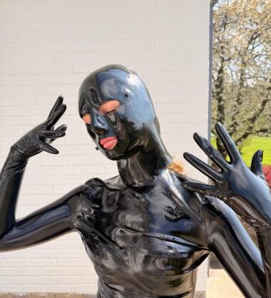 Le voisin pervers est de retour