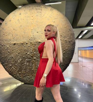 BLOND ANAL
