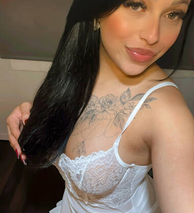 Melly Hot