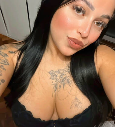 Melly Hot