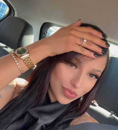 Melly Hot