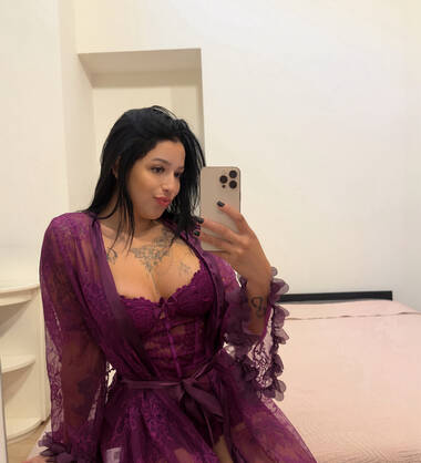 Melly Hot