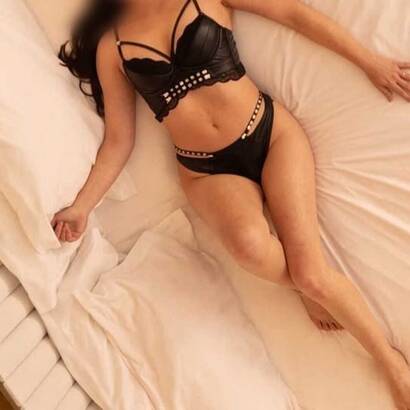 Angelina vous attends chaudement